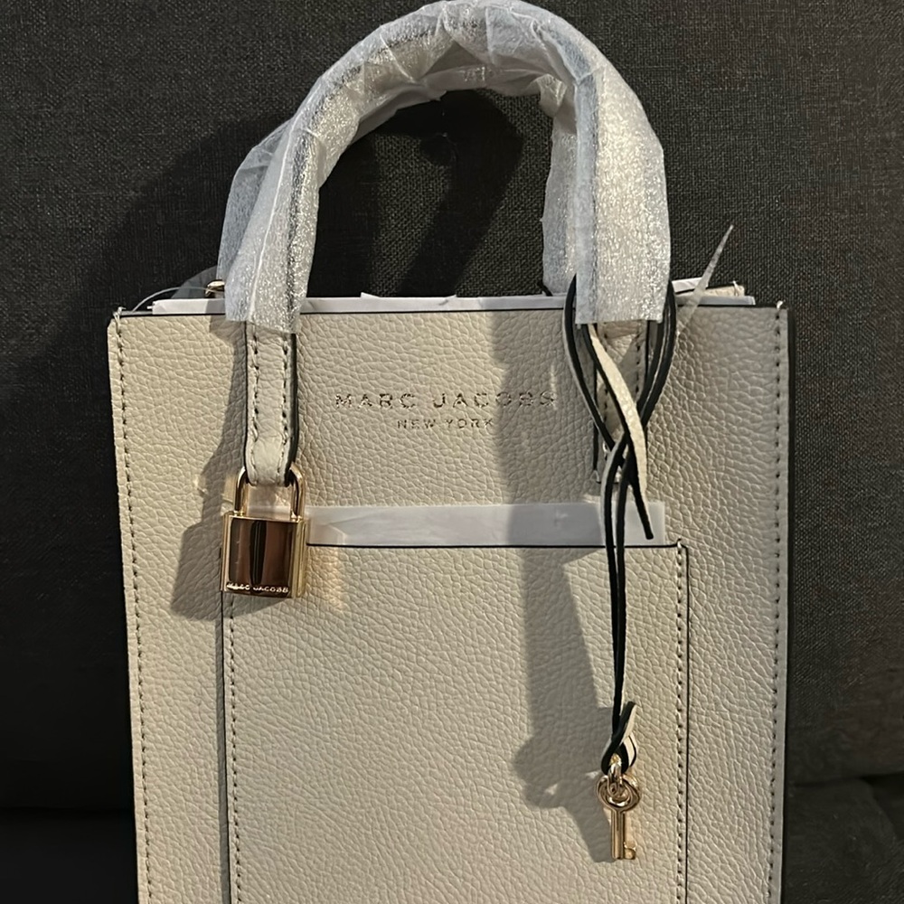 7. NWT Marc Jacobs Crossbody In Marshmallow